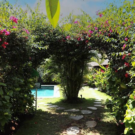 Bingin Bienvenue Guest House Улувату Экстерьер фото